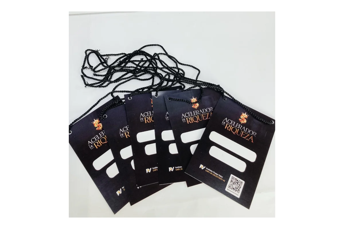 Orçamento 17 Credenciais para evento impressas em papel couchê, com cordão